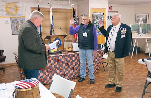 Chancellar Bill Sekel administers oath of office to Vice President Larry Paul Chandler and President Larry Joe Reynolds